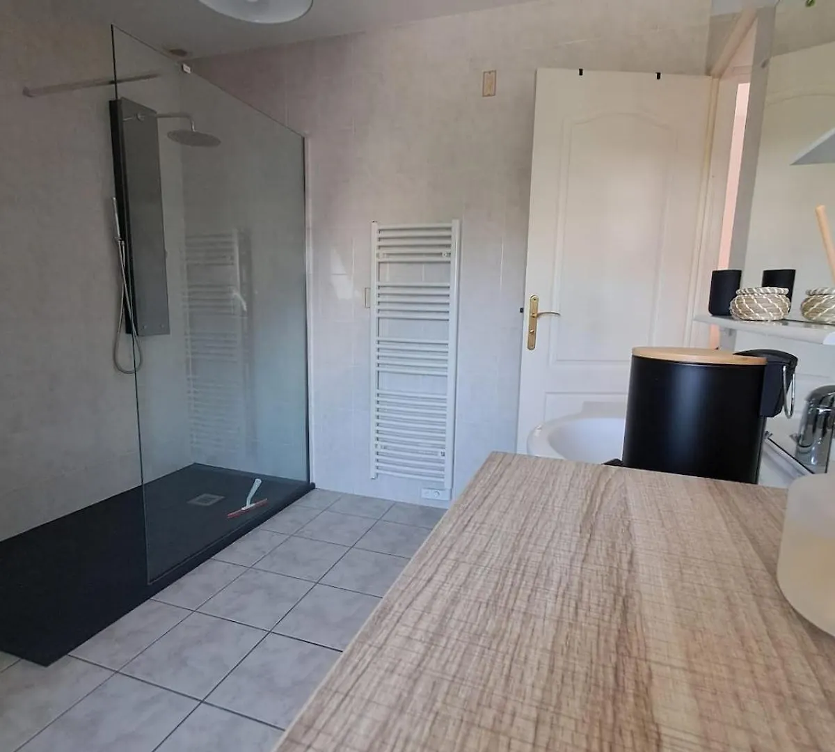 Beautiful Spacious Home In 에르퀴