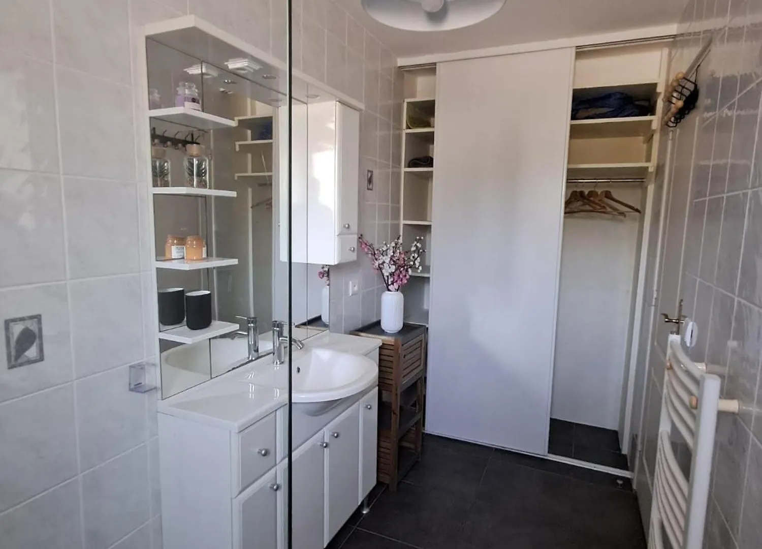 Beautiful Spacious Home In 에르퀴 0*,