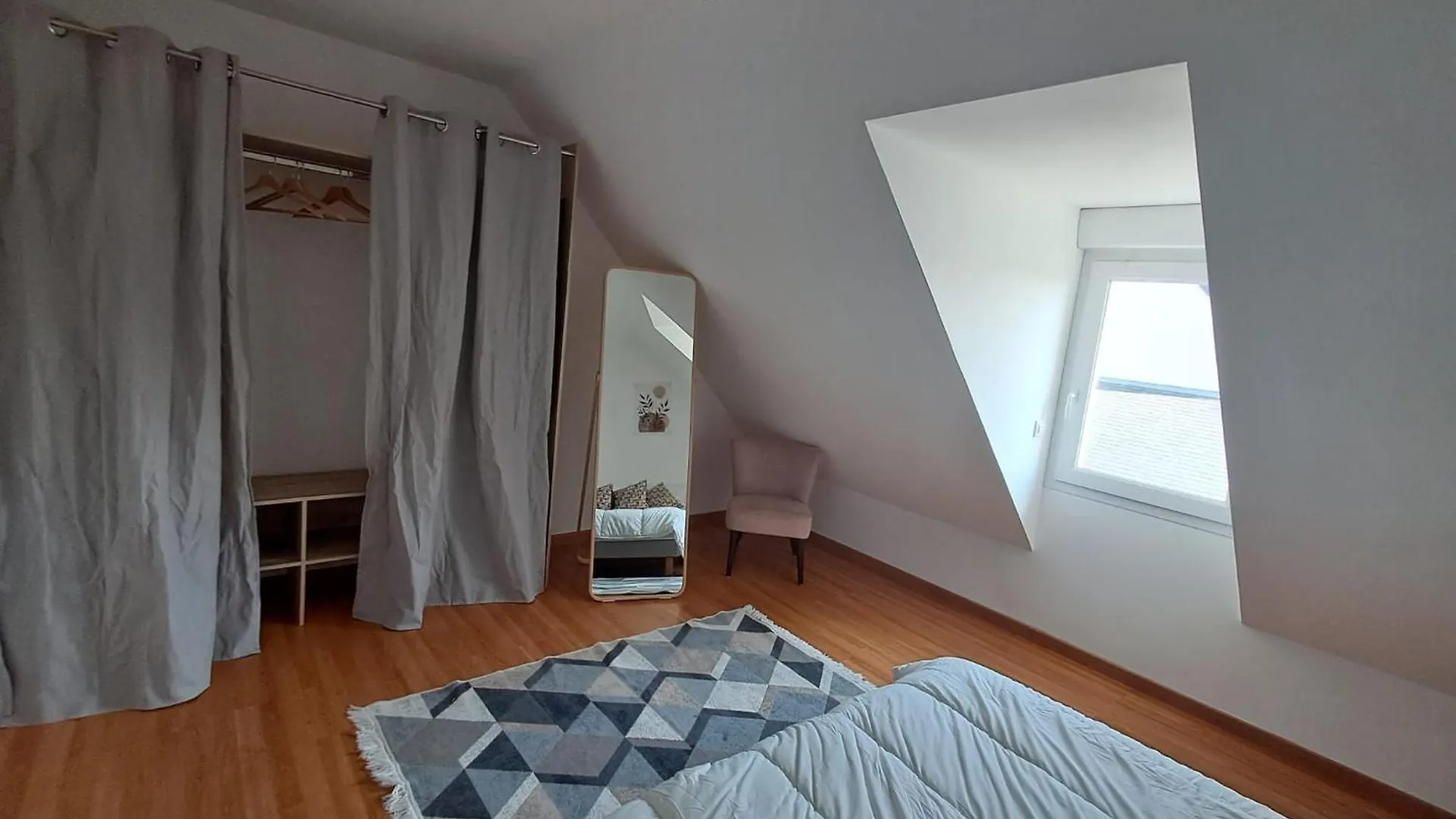 Beautiful Spacious Home In 에르퀴 0*,  프랑스