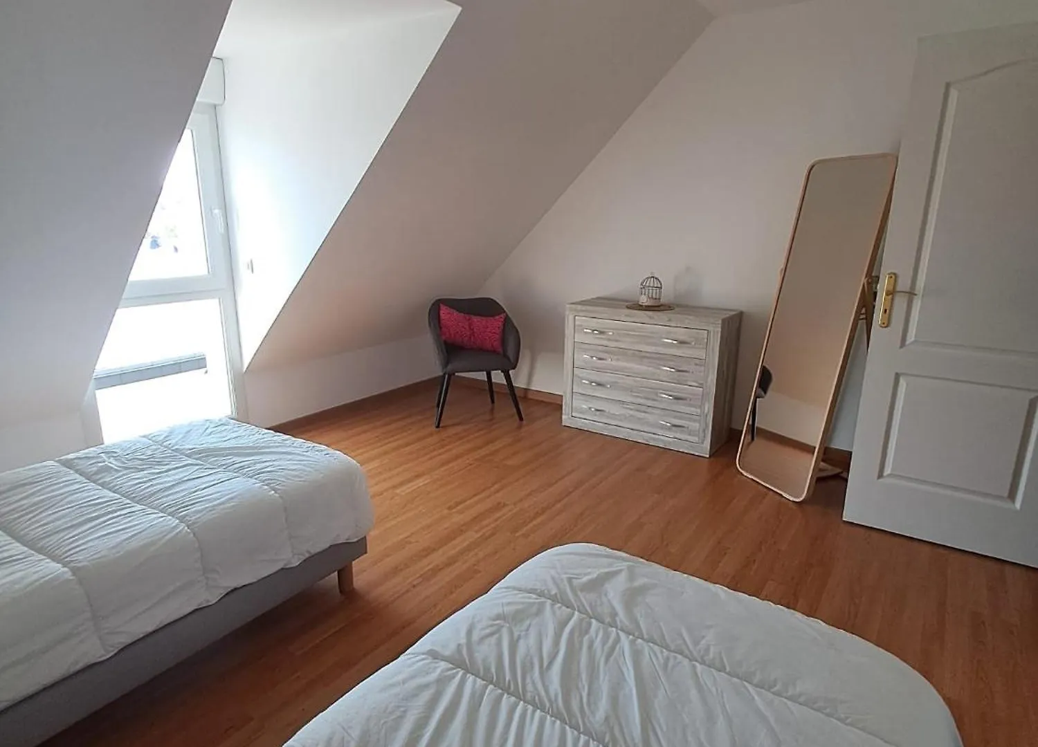 Beautiful Spacious Home In 에르퀴 0*,  프랑스