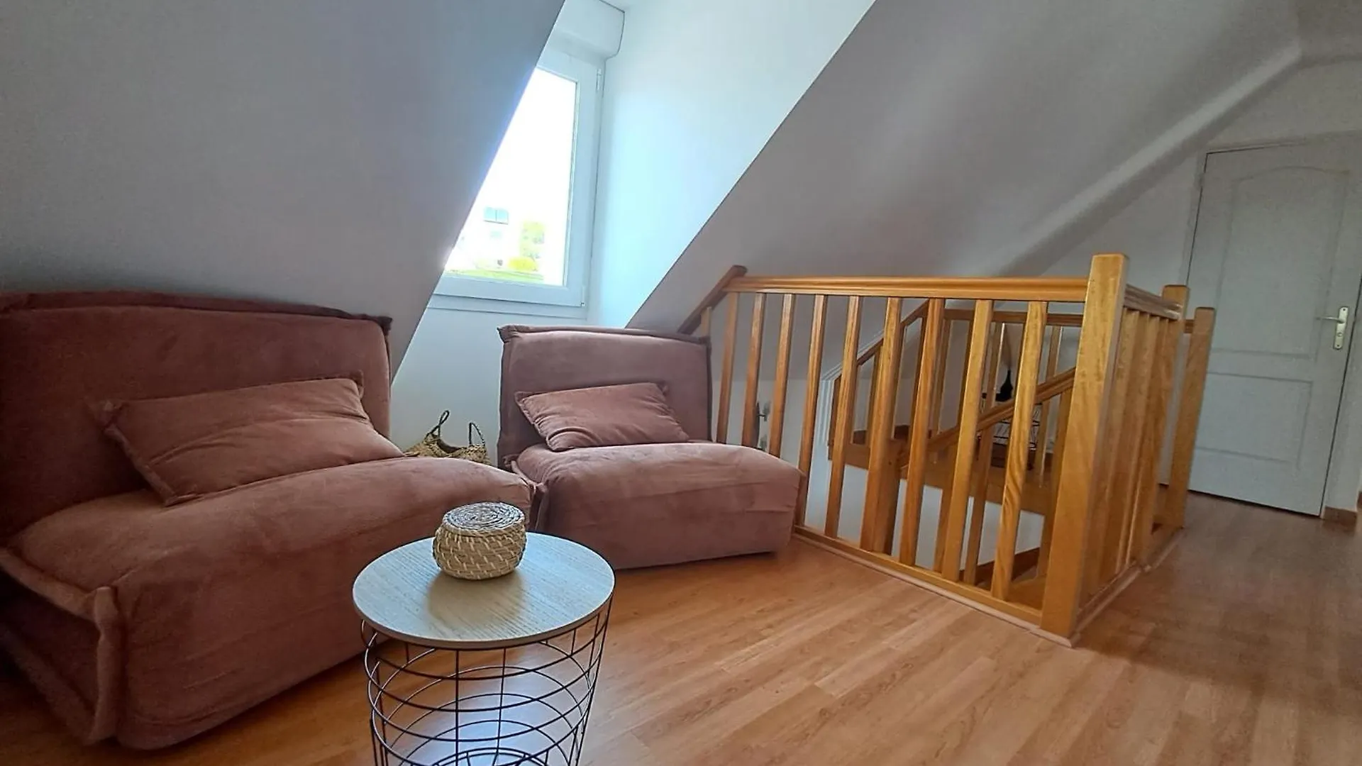 Beautiful Spacious Home In 에르퀴 0*,